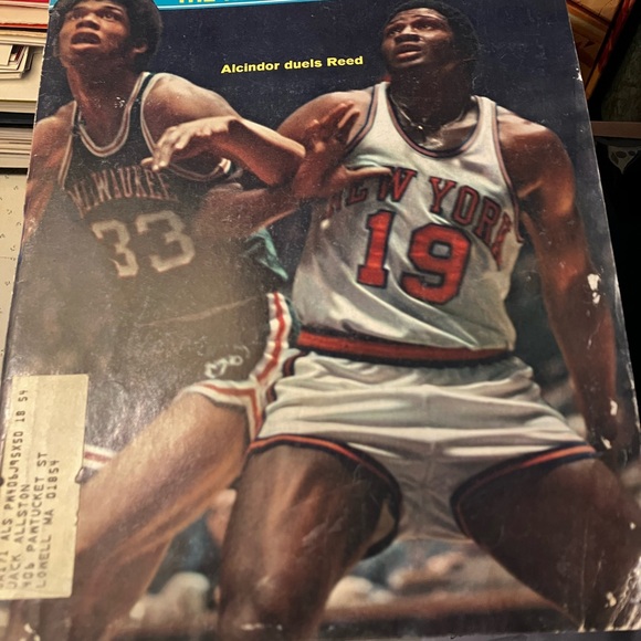 Basketball Vintage Sports Illustrated Magazines - Picture 2 of 3